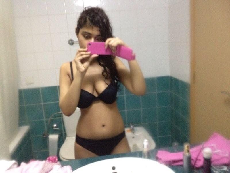 Fan Sab Fianc Nude Selfies Sent After Engagement Cancelled Indian