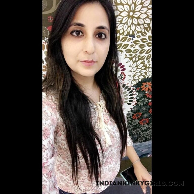 Hot Punjabi Wifes Leaked Nude Selfies