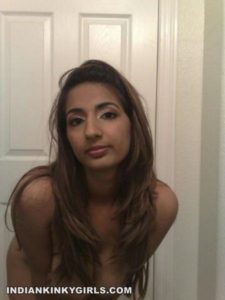 Sexy-Hyderabadi-Girl-With-Big-Boobs-And-Hairy-Pussy-Posing-Naked-6