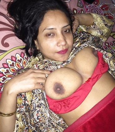 Big Tit Indian Bhabhi - Tharki Desi Bhabhi And Aunties Nude Big Tits And Pussy Show ...