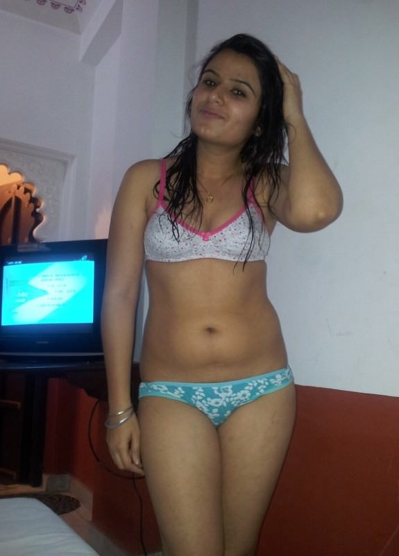 Desi Girl Fucking Hard Nude Showing Sexy Gaand | Indian Nude Girls