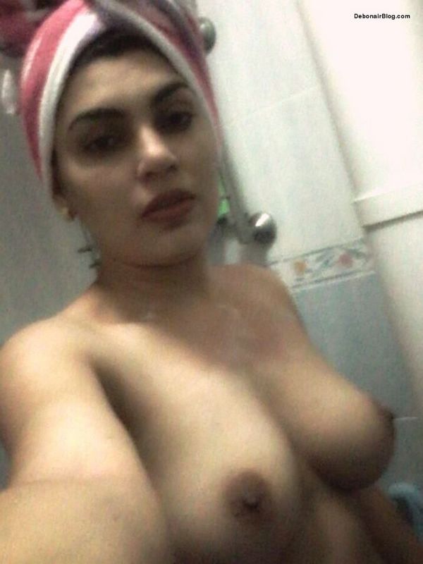 Indian Nudes Desi Debonairblog - Simply Superb Looking Indian Amateur Wife Boob Selfies | Indian Nude Girls