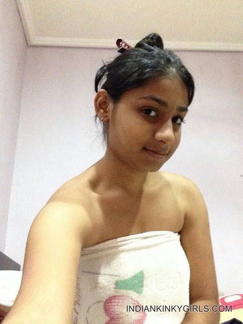 Indian Big Perky Boobs - Amateur Indian Teen Taking Nude Selfies Showing Perky Tits ...