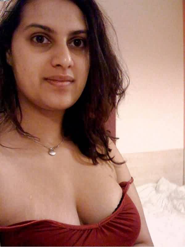 beautiful indian desi wife taking nude selfies on trip
