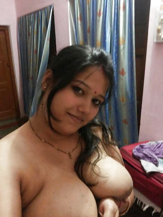 Busty Big Booty Indian Wife Taking Nude Selfies Leaked Indian Nude Girls