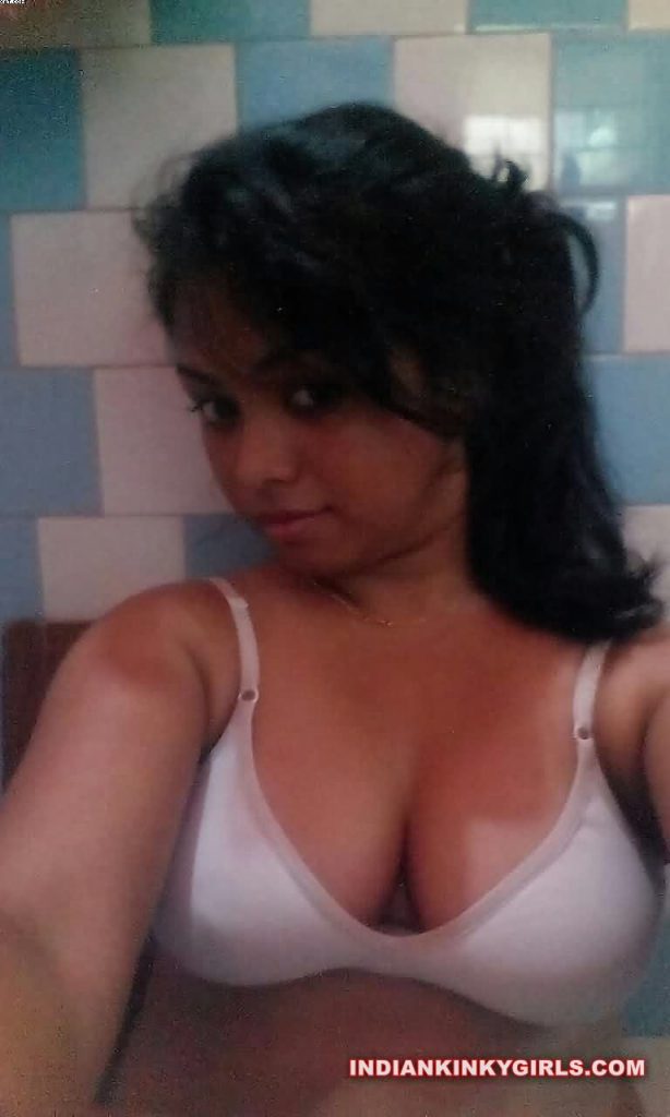 sexy young wife pooja showing boobs to ex boyfriend
