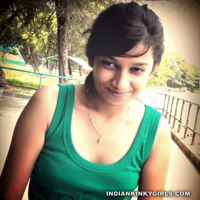 bangalore amateur girl photos posing boobs selfies