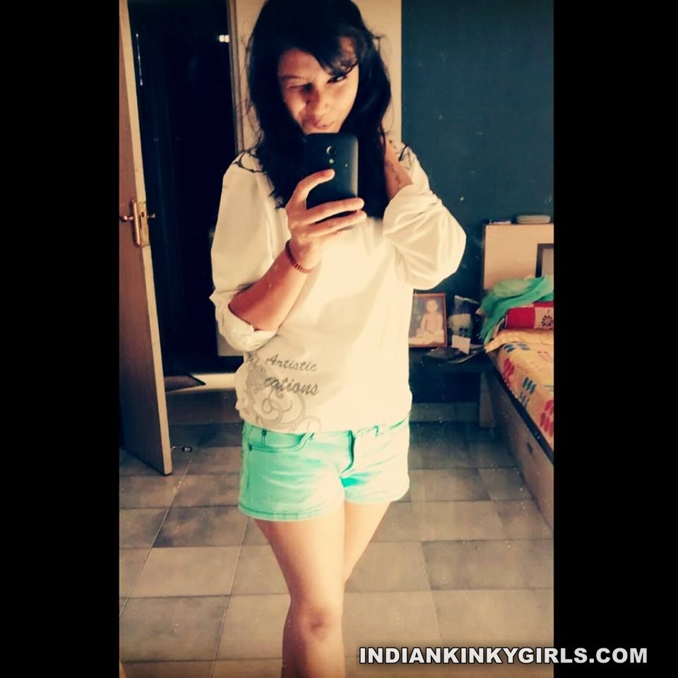 bangalore amateur girl photos posing boobs selfies 002