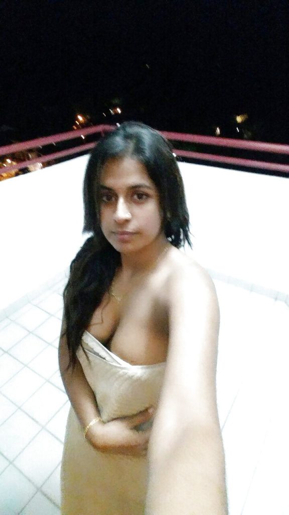 indian wife nude selfies