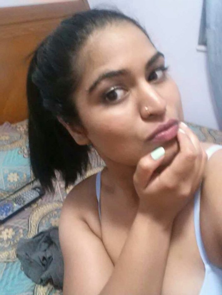 naughty meerut girlfriend showing lovely boobs selfie 002 2