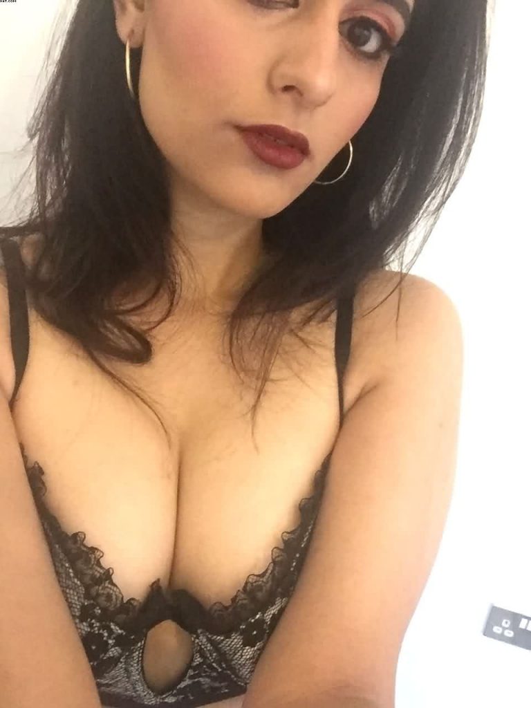 indian mbbs student neha leaked nude selfies 002