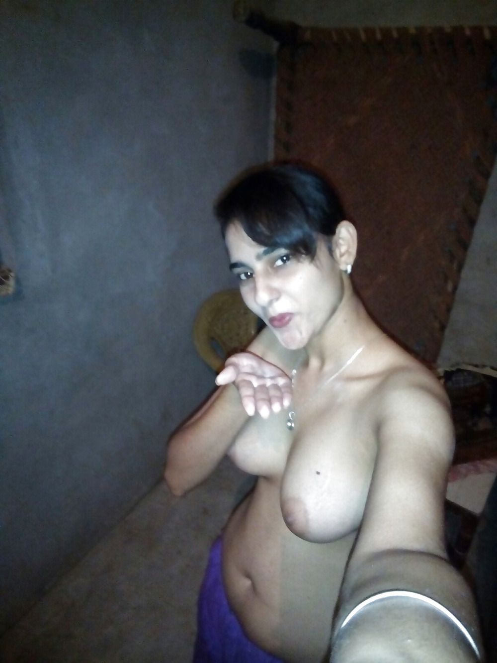 Nude of women in Indore