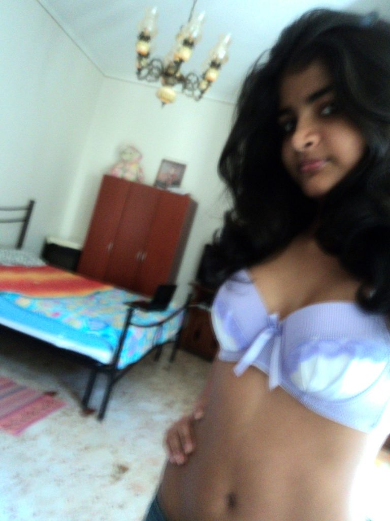 amateur bengaluru teen nude selfies leaked online