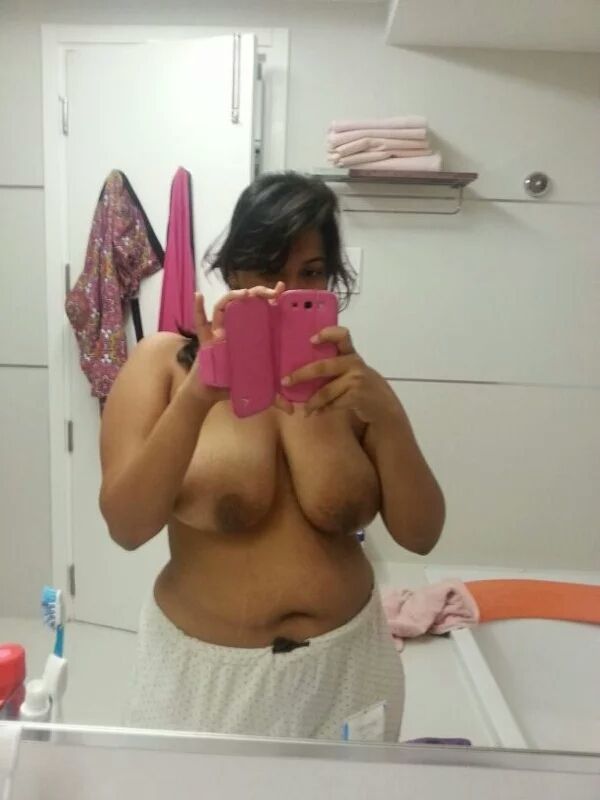 chubby desi girl nude selfies exposing huge boobs