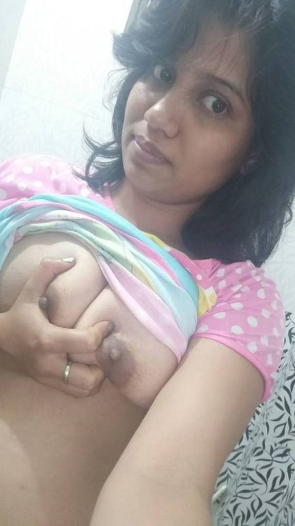 meerut college girl jhanvi nude selfies 006