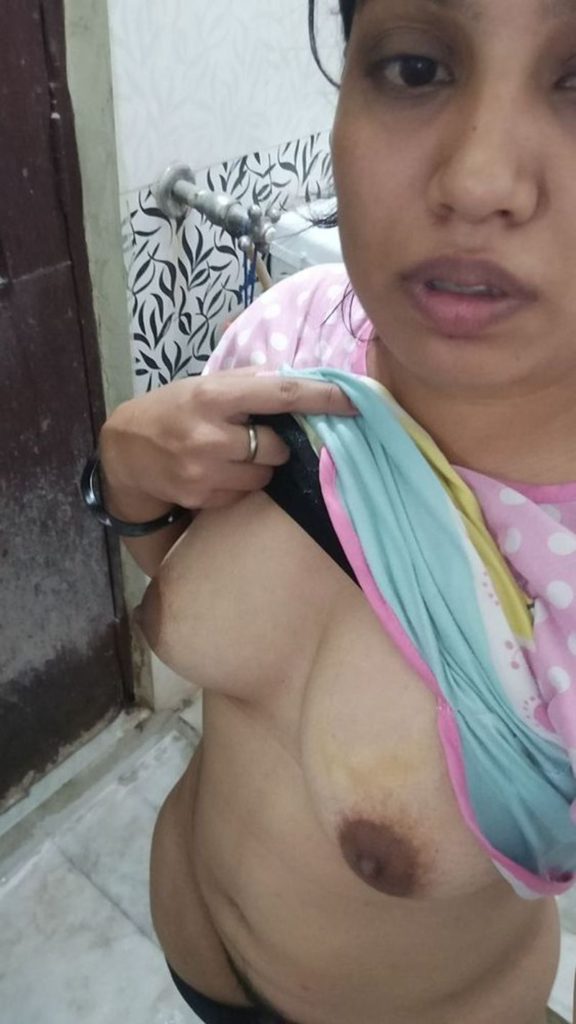 meerut college girl jhanvi nude selfies 007