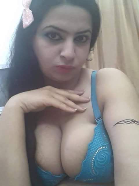 Horny Nipples Tits - Horny Bhabhi Showing Huge Boobs with Big Nipples | Indian ...