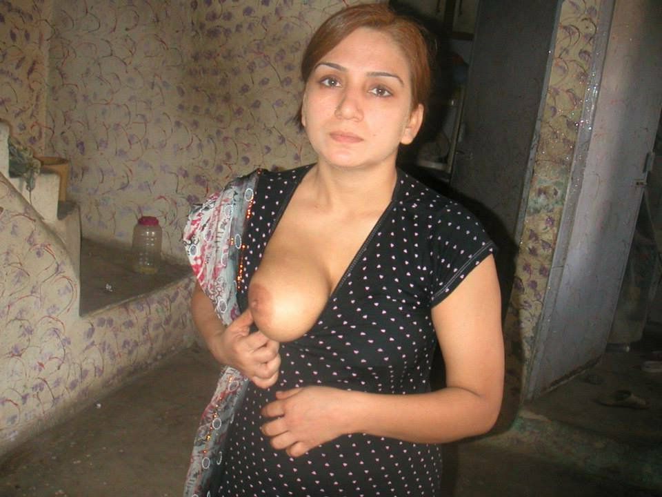 tharki desi aunties exposing boobs for lovers 002
