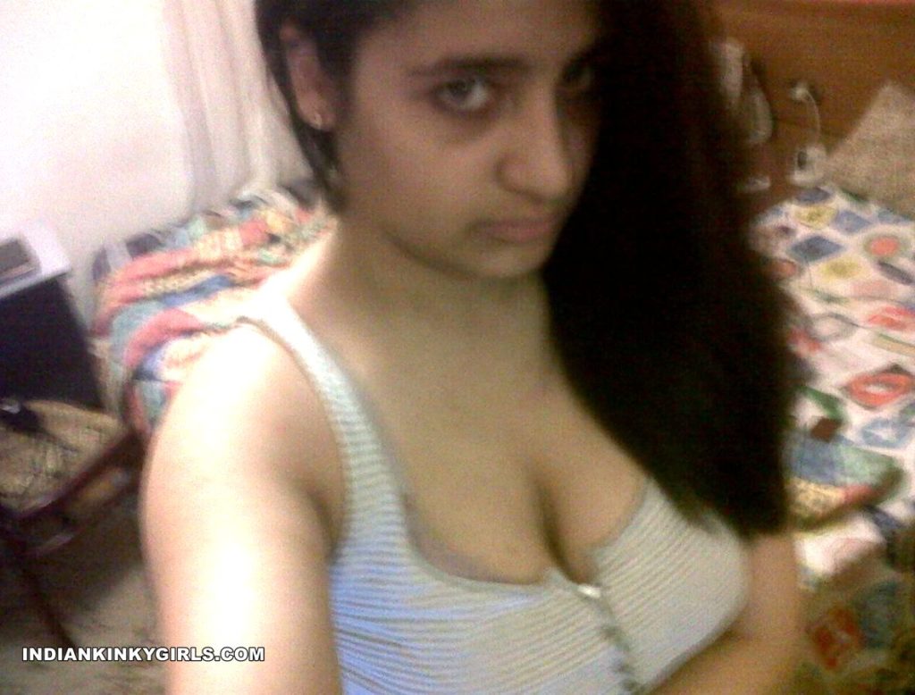 desi cute girl with huge boobs topless selfies 001