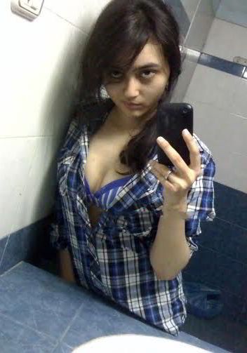 mumbai college girl nude selfies leaked showing perky tits