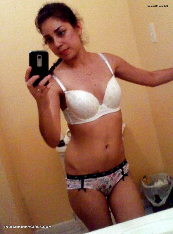 sexy bengaluru young wife yami nude selfies 004
