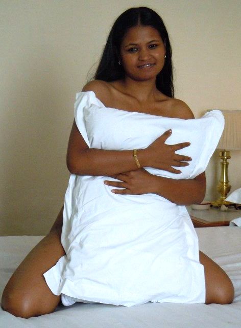 beautiful desi noida journalists nude leaked photos 003
