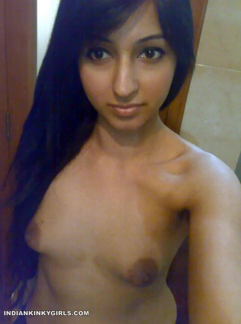 beauty indian software girl topless selfies 002