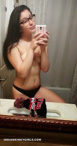 Desi Girl Naked Mirror - Cute Indian Teen Nude Mirror Selfies Leaked | Indian Nude Girls