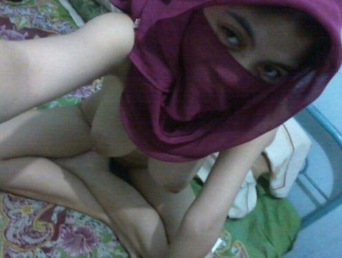 kinky east indian teen leaked naked selfies 002