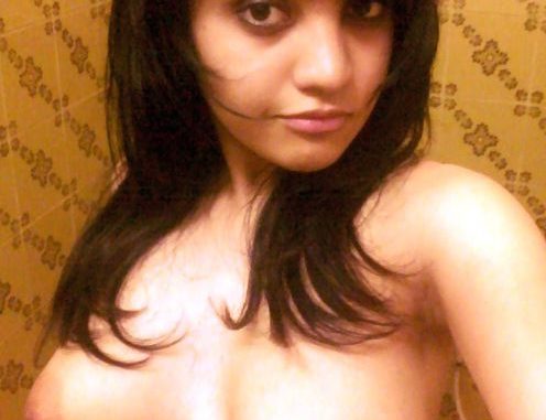 sweet looking pune teen naked selfies leaked