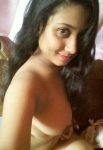lovely milky boobs of hindi teacher naked selfies 003