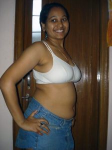 big boobs mallu girl savita nude leaked pics 002