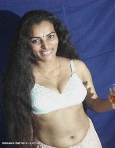 desi randi biwi nude showing amazing boobs 001