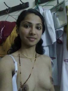 mangalore staff nurse leaked nude selfies 003