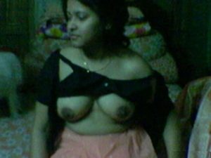 nude indian wife giving blowjob exposing big boobs 001