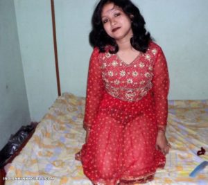 sexy bangla girl showing milky boobs and chut 001