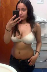 desi babe with amazing big boobies shower selfies