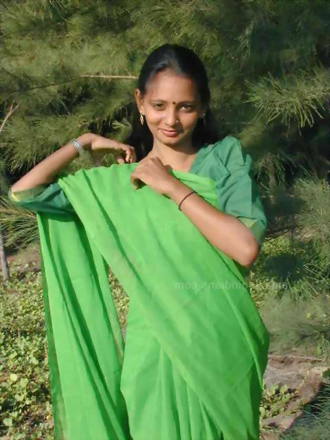 Outdoor Nude Indian Ladies - Desi Village Wife Stripping Nude Outdoor Leaked Pics ...