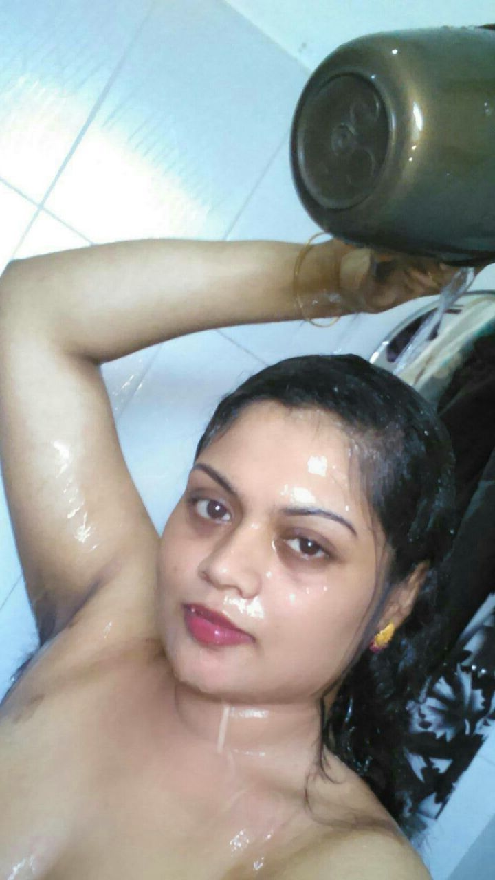 Hot Sexy Aunty Naked Boobs Show Selfies  Indian Nude Girls-7575