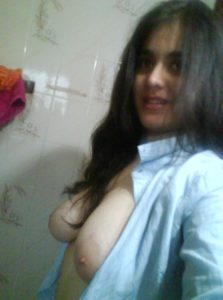 lovely pakistani girl exposing her hot mamme 004