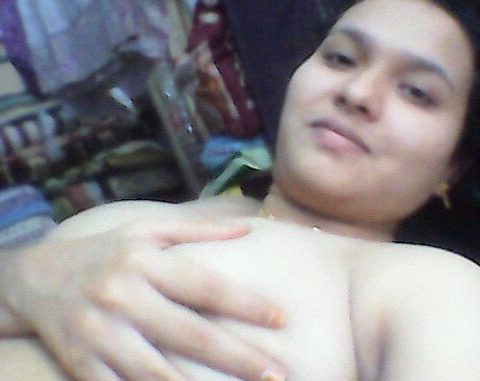 busty desi girl different poses nude photos 002