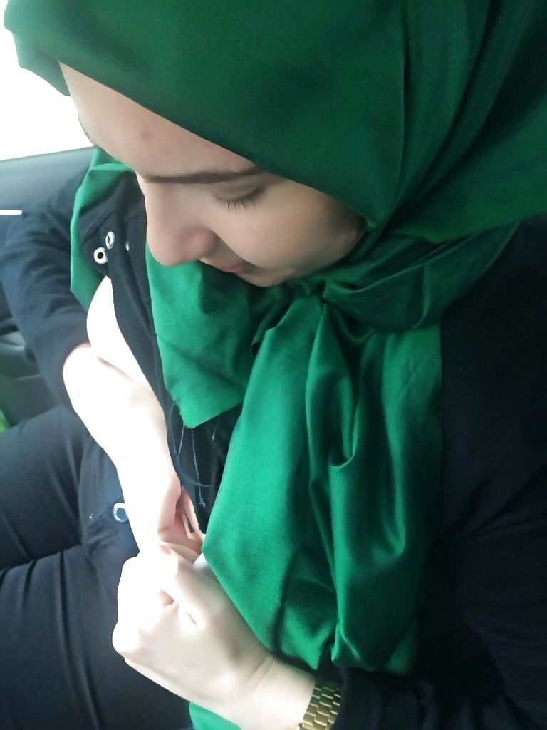 delhi muslim girl showing boobs sucking cock in car