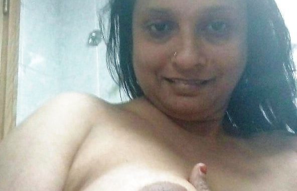 hot jaipur aunty showing boobs in webcam 003