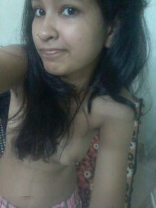 sweet looking nagma nude selfies 003