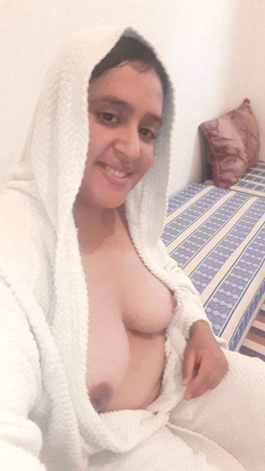 Hot Sexy Nude Slim Indian Girls