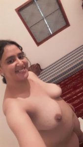 tharki kashmiri aunty topless selfies 004