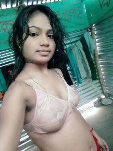 bhojpuri girlfriend sending topless selfies to bf 001