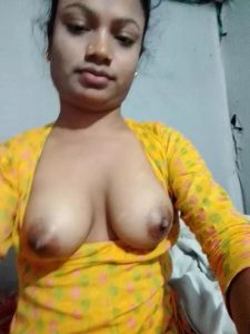 bhojpuri girlfriend sending topless selfies to bf 002