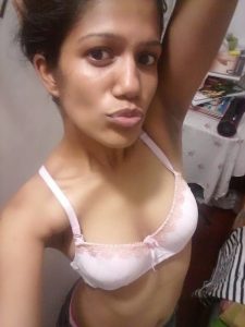 kinky gurgaon call center girl nude selfies leaked 002