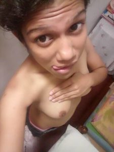 kinky gurgaon call center girl nude selfies leaked 006